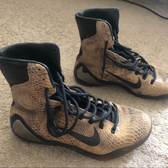 Kobe 9 EXT Snakeskin
Mens size 8.5 - Picture 4 of 6